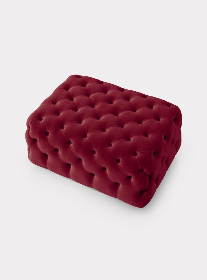 Red velvet pouf capitonné